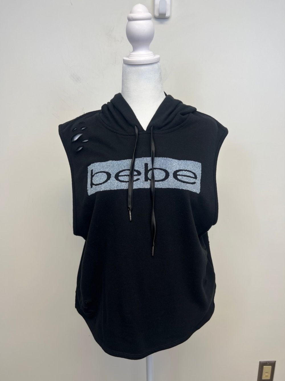 Bebe Sport Women’s Sleeveless Black Grunge Hoodie with textured Logo Large